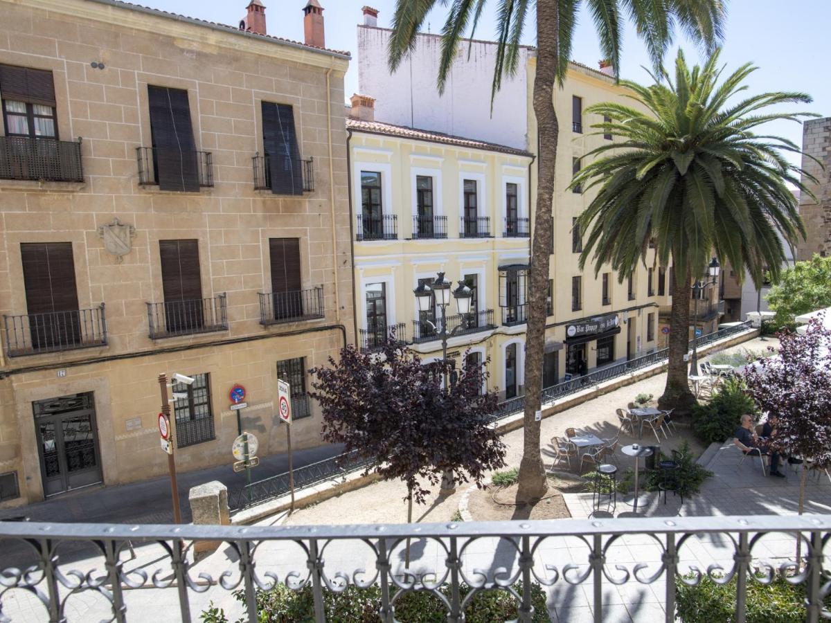 Elegante Apartamento Para 5 En El Centro De Caceres Con Wifi Exterior photo