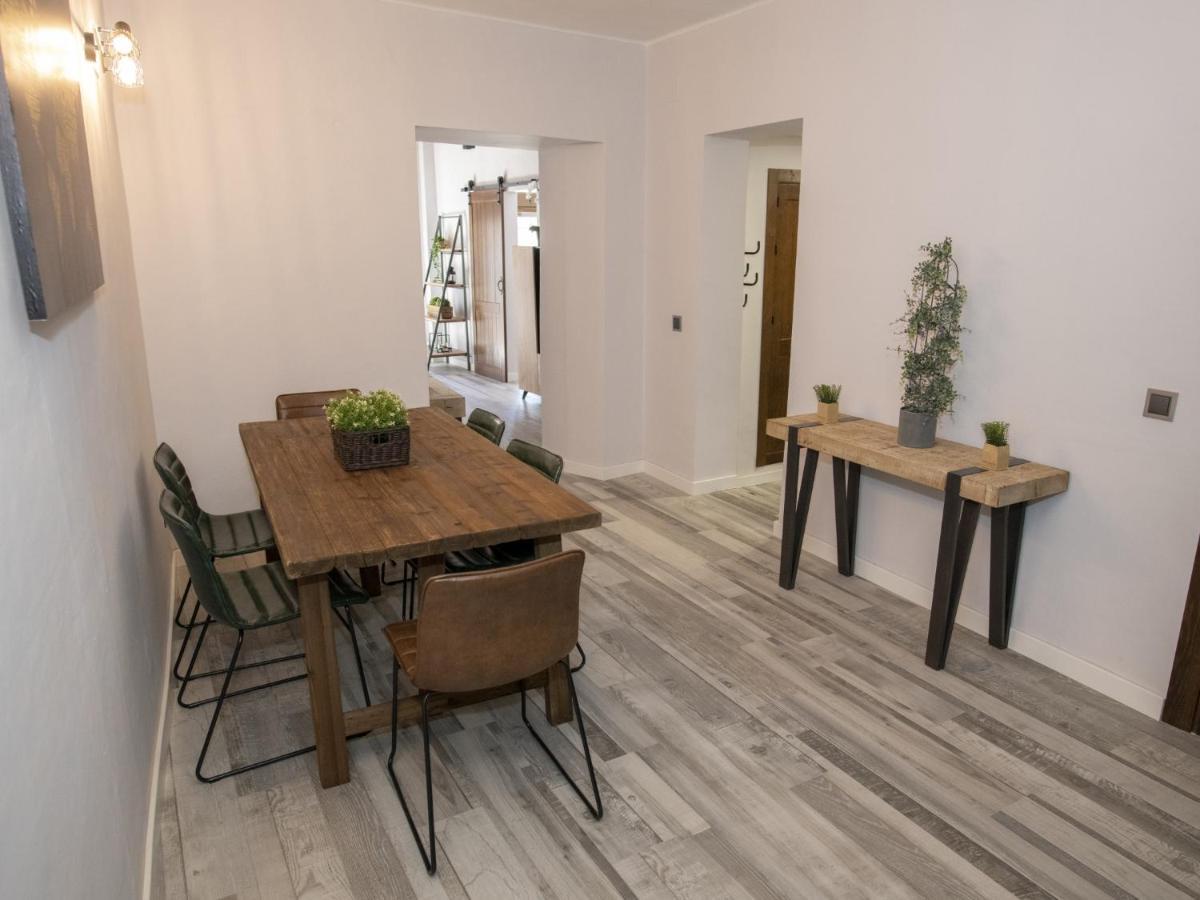 Elegante Apartamento Para 5 En El Centro De Caceres Con Wifi Exterior photo