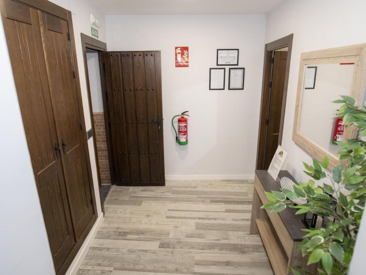 Elegante Apartamento Para 5 En El Centro De Caceres Con Wifi Exterior photo