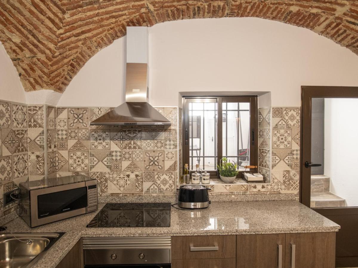 Elegante Apartamento Para 5 En El Centro De Caceres Con Wifi Exterior photo