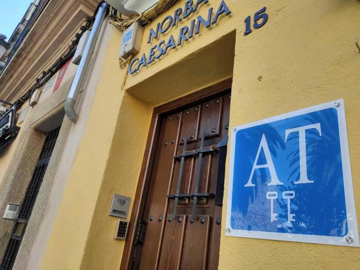 Elegante Apartamento Para 5 En El Centro De Caceres Con Wifi Exterior photo