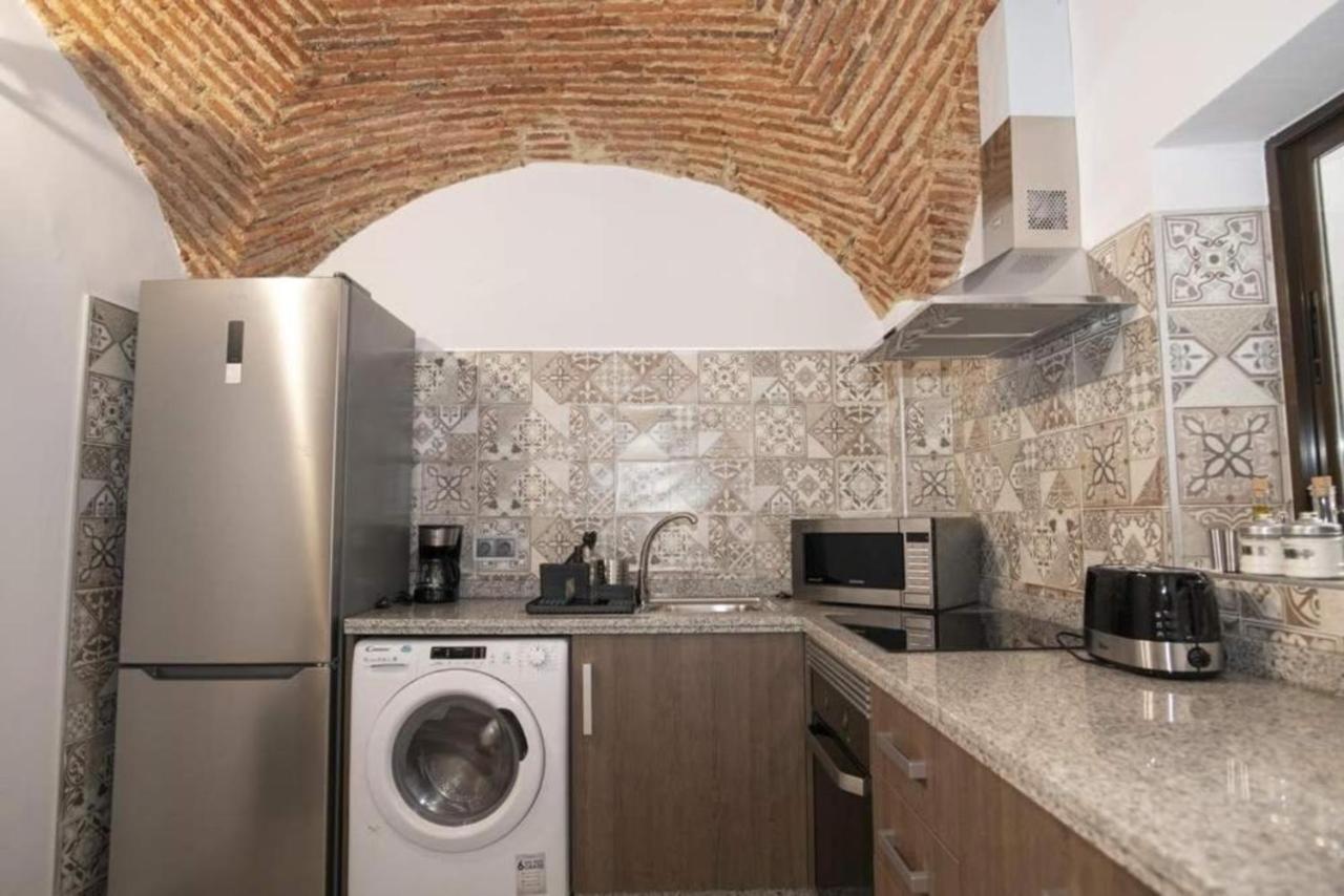 Elegante Apartamento Para 5 En El Centro De Caceres Con Wifi Exterior photo