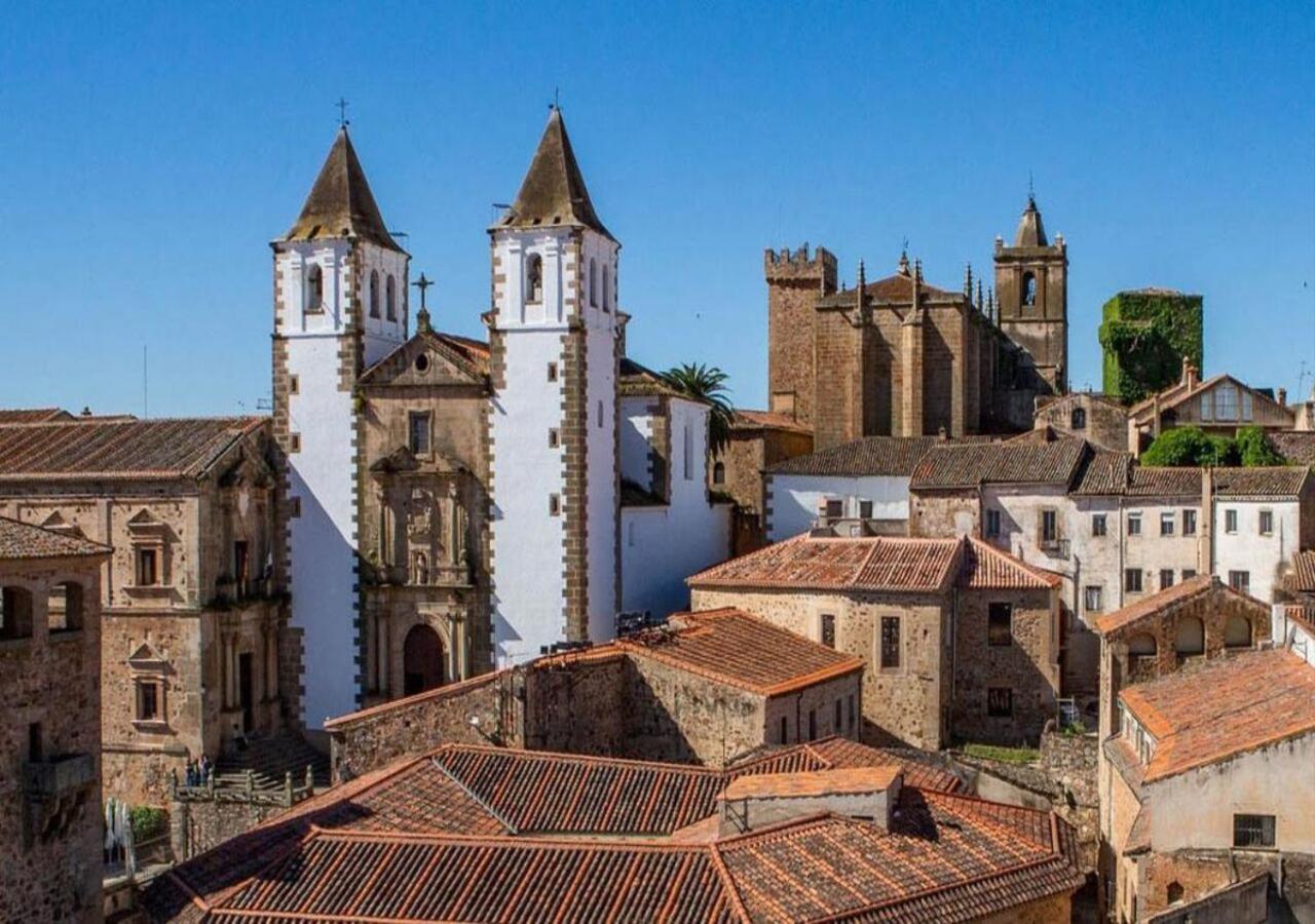 Elegante Apartamento Para 5 En El Centro De Caceres Con Wifi Exterior photo